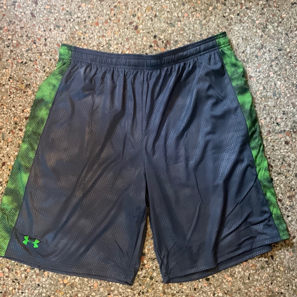 Under Armour NWT grey sports with green camo print 2XL